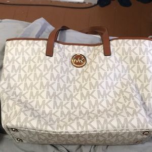 Michael Kors purse in excellent condition
